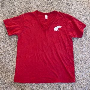 Size M Tuskwear Collection V-Neck Tee